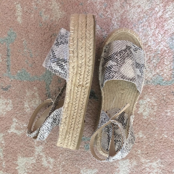 Python platform wedge - Picture 1 of 2